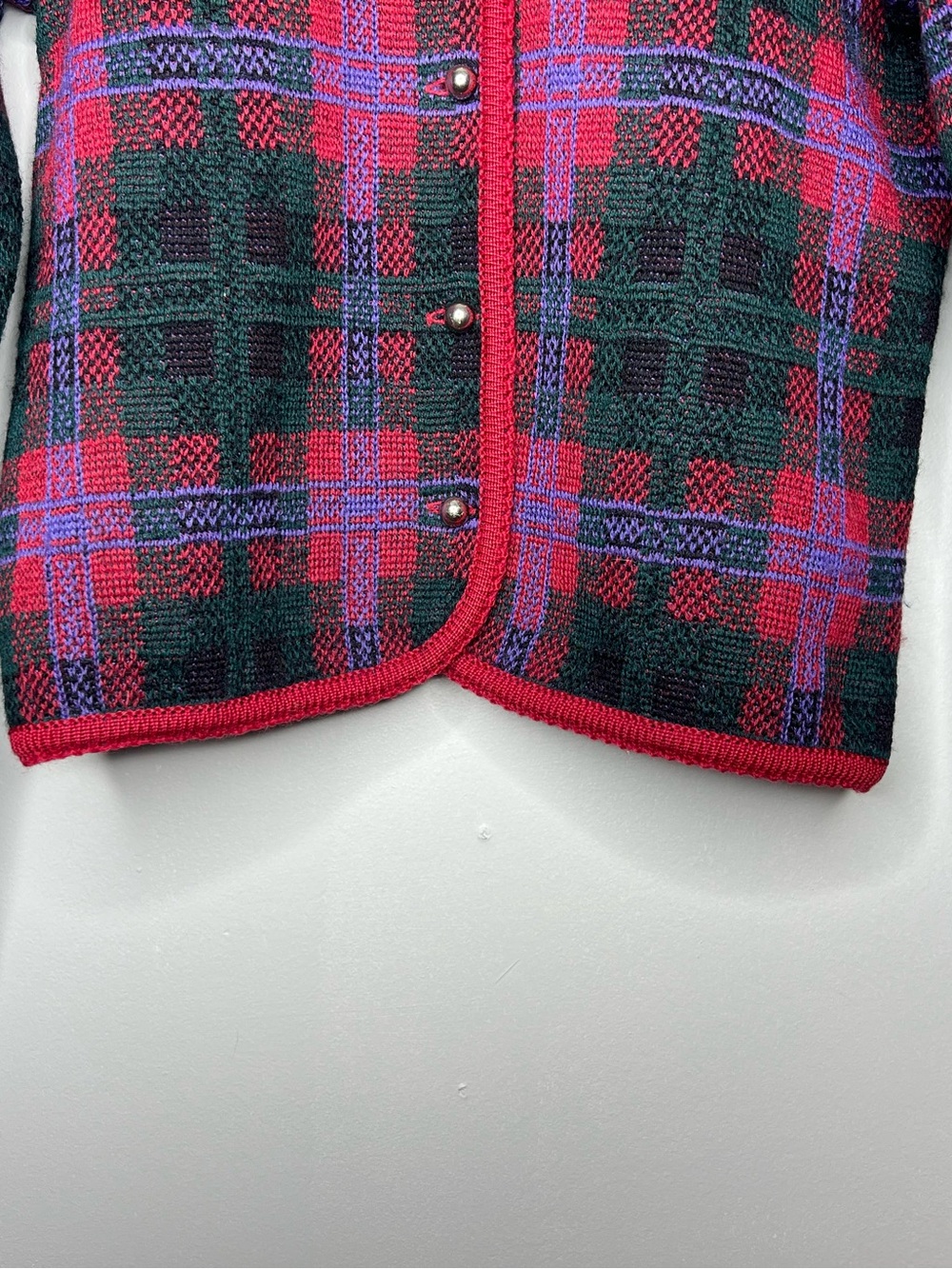 Vintage 100% Wool Cardigan Plaid Nordic Red Green Gold Buttons Size M Old Money - Picture 9 of 13